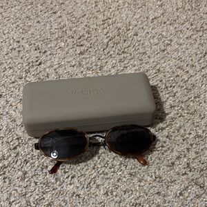 VEHLA Reign Torte/Smoke Oval Sunglasses